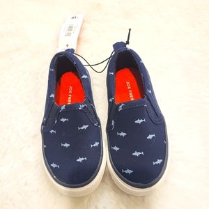 NWT JOE FRESH TODDLER SHOES / SLIP ON CANVAS SHOES / SHARK PATTERN 🦈